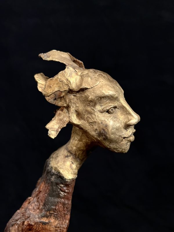 Walker / La Marcheuse, 2019 - wood and bronze sculpture by Francoise Mayeras