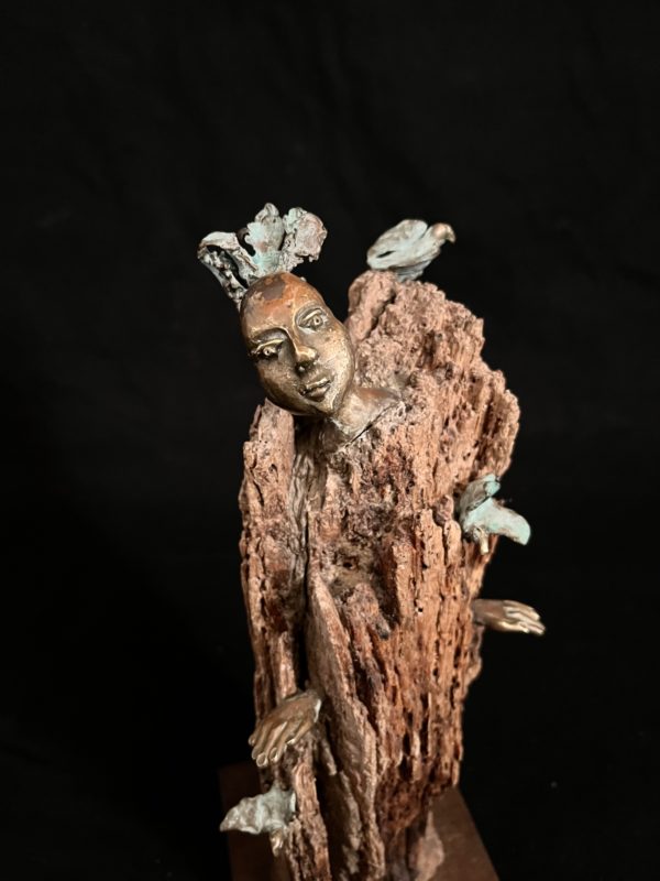 Charmeuse / Charmer, 2019 - wood and bronze sculpture by Francoise Mayeras