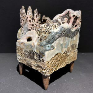 Refuge, 2022 - Sculpture Contemporaine en Céramique de Chloé Peytermann