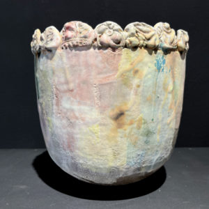 Flora, 2024 - Sculpture Contemporaine en Céramique de Chloé Peytermann