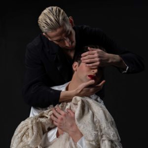 Lili Elbe Show - Simon Repele (Announcer) & Sasha Riva (Lili Elbe) - Photographie d'Angelina Bertrand