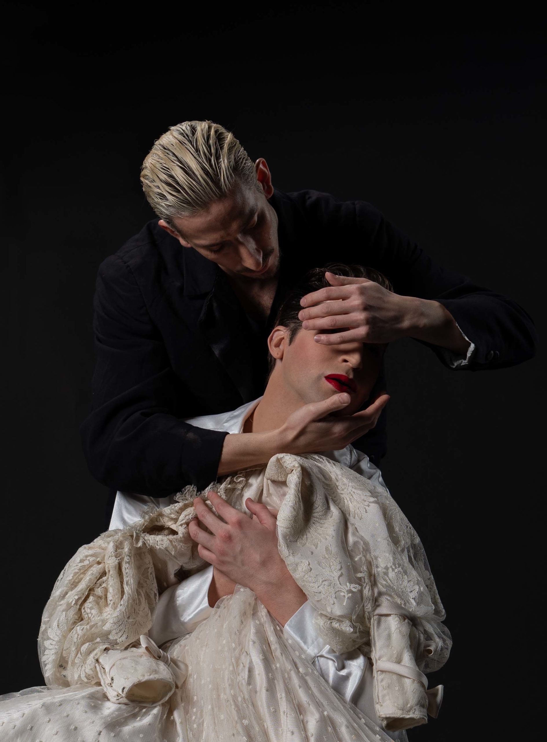 Lili Elbe Show - Simon Repele (Announcer) & Sasha Riva (Lili Elbe) - Photographie d'Angelina Bertrand